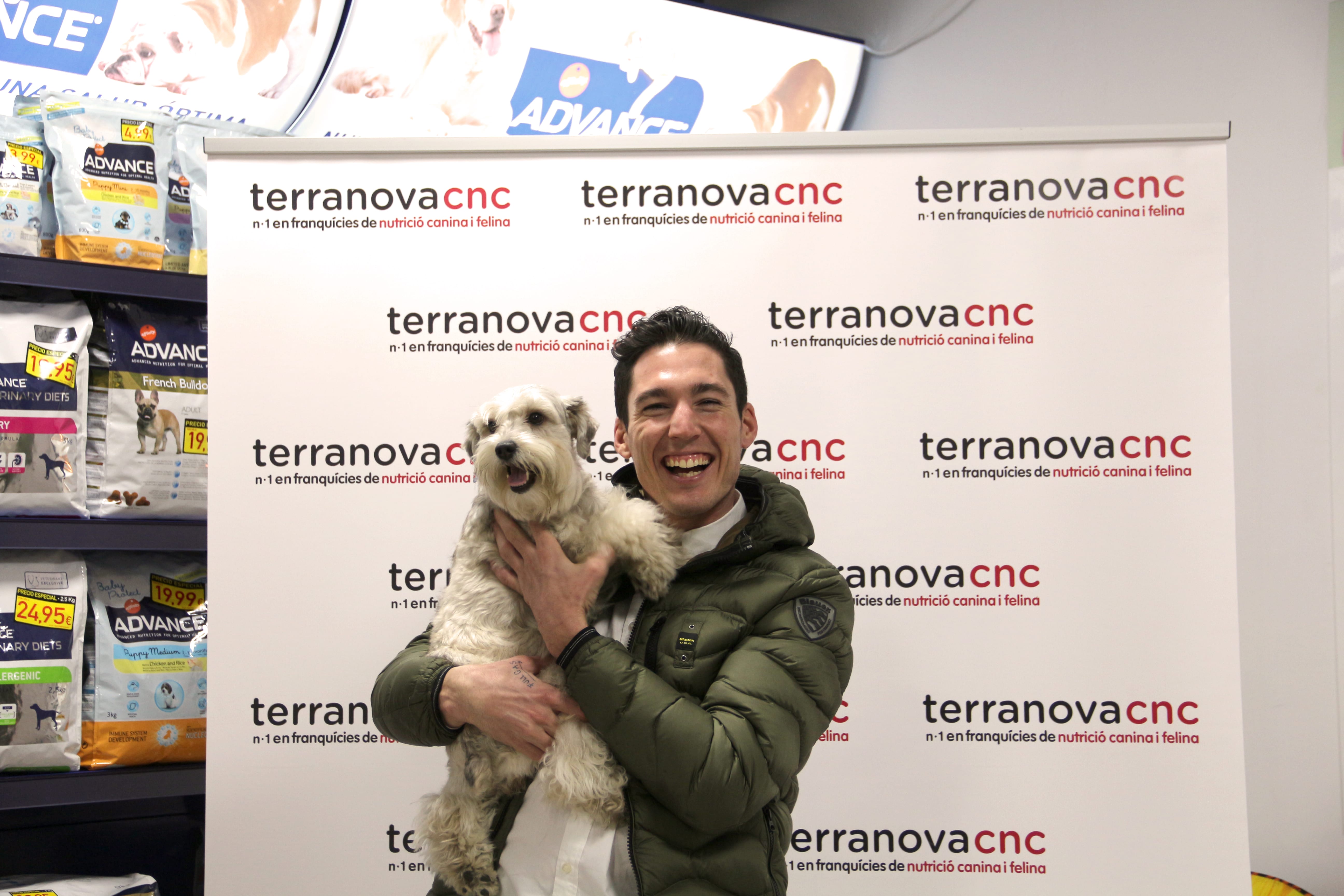 Aleix Espargaró inaugura la primera tienda TerranovaCNC en Figueres